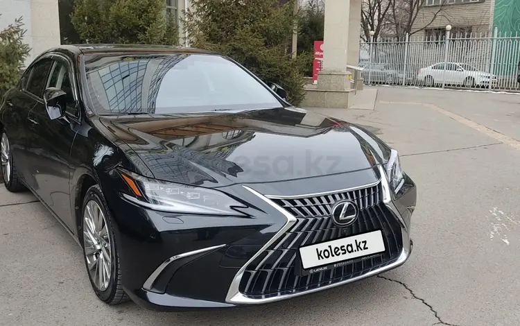 Lexus ES 350 2021 года за 29 000 000 тг. в Алматы