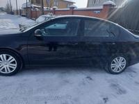 Volkswagen Passat 2006 годаүшін3 200 000 тг. в Семей