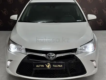 Toyota Camry 2015 года за 9 800 000 тг. в Шымкент – фото 2