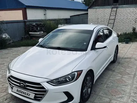 Hyundai Elantra 2017 года за 6 500 000 тг. в Уральск – фото 2