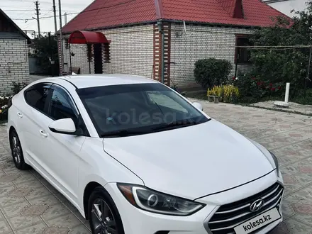 Hyundai Elantra 2017 года за 6 500 000 тг. в Уральск – фото 3