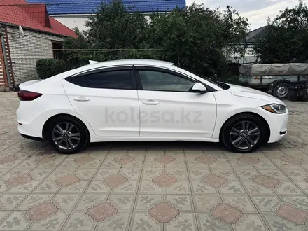 Hyundai Elantra 2017 года за 6 500 000 тг. в Уральск