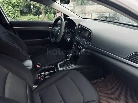 Hyundai Elantra 2017 года за 6 500 000 тг. в Уральск – фото 5