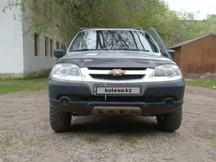 Chevrolet Niva 2012 года за 2 900 000 тг. в Актобе – фото 5