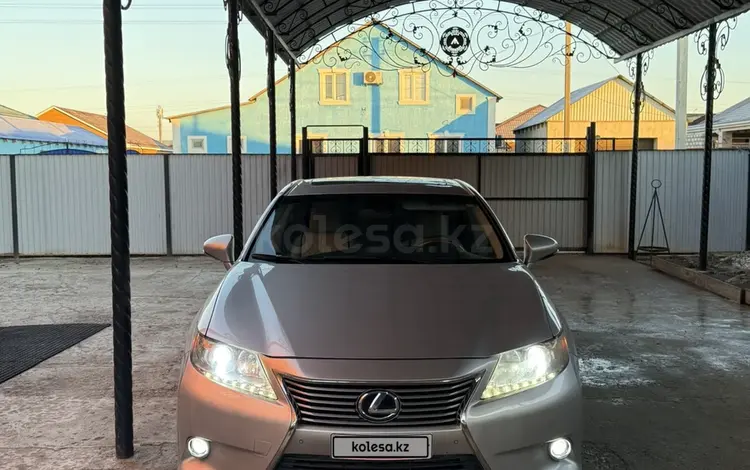 Lexus ES 300h 2014 года за 7 800 000 тг. в Атырау