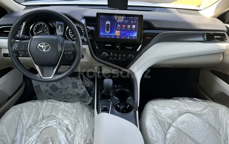 Toyota Camry 2022 года за 15 200 000 тг. в Атырау