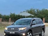 Toyota Highlander 2012 года за 9 000 000 тг. в Уральск – фото 2