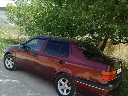 Volkswagen Vento 1992 года за 1 300 000 тг. в Шымкент – фото 2
