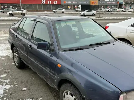 Volkswagen Vento 1993 года за 290 000 тг. в Семей – фото 2