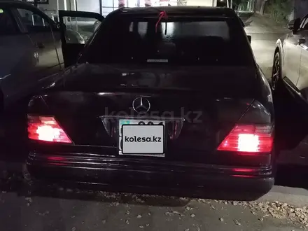 Mercedes-Benz E 320 1995 года за 3 000 000 тг. в Алматы – фото 2