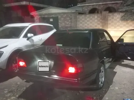 Mercedes-Benz E 320 1995 года за 3 000 000 тг. в Алматы – фото 3