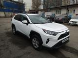 Toyota RAV4 2021 года за 16 000 000 тг. в Алматы – фото 2