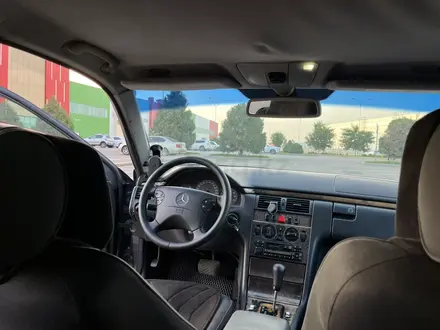 Mercedes-Benz E 320 2001 года за 2 950 000 тг. в Алматы – фото 11