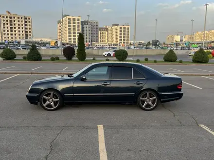 Mercedes-Benz E 320 2001 года за 2 950 000 тг. в Алматы – фото 3