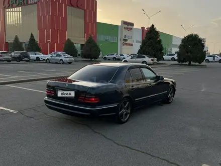 Mercedes-Benz E 320 2001 года за 2 950 000 тг. в Алматы – фото 6