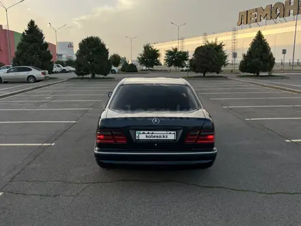 Mercedes-Benz E 320 2001 года за 2 950 000 тг. в Алматы – фото 5