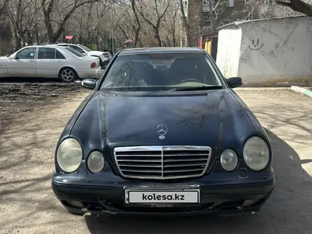 Mercedes-Benz E 240 2001 года за 2 600 000 тг. в Караганда