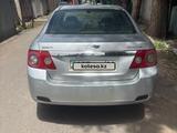 Chevrolet Epica 2006 года за 2 200 000 тг. в Алматы – фото 3