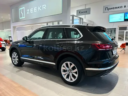 Volkswagen Touareg 2022 года за 24 500 000 тг. в Уральск – фото 4