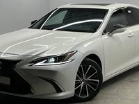 Lexus ES 250 2023 года за 25 700 000 тг. в Алматы