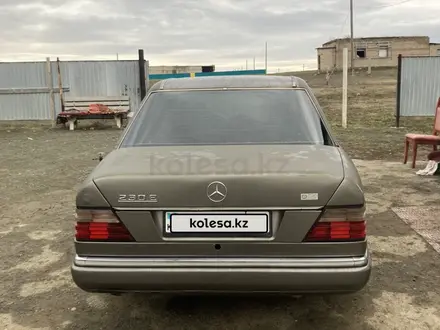 Mercedes-Benz E 230 1992 года за 1 600 000 тг. в Актобе – фото 4