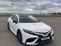 Toyota Camry 2021 года за 13 000 000 тг. в Актобе