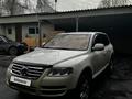 Volkswagen Touareg 2004 года за 4 500 000 тг. в Алматы – фото 3