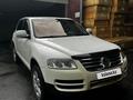 Volkswagen Touareg 2004 года за 4 500 000 тг. в Алматы – фото 4