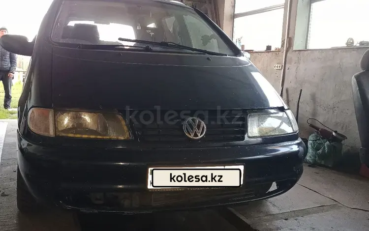 Volkswagen Sharan 1999 года за 1 800 000 тг. в Октябрьское