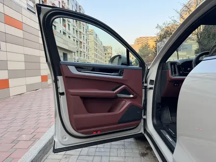 Porsche Cayenne Coupe 2024 года за 75 000 000 тг. в Алматы – фото 13
