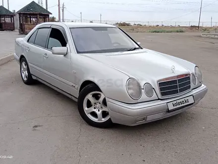 Mercedes-Benz E 320 1996 года за 3 500 000 тг. в Жезказган