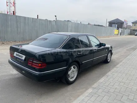 Mercedes-Benz E 420 1996 года за 2 500 000 тг. в Алматы – фото 2