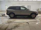 Volkswagen Touareg 2005 года за 4 300 000 тг. в Уральск – фото 5