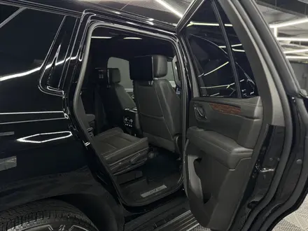 Chevrolet Tahoe 2022 года за 45 700 000 тг. в Алматы – фото 16