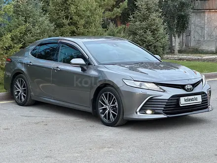 Toyota Camry 2023 года за 17 300 000 тг. в Караганда – фото 4