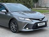 Toyota Camry 2023 года за 17 300 000 тг. в Караганда – фото 5