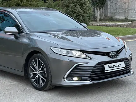 Toyota Camry 2023 года за 17 300 000 тг. в Караганда – фото 5