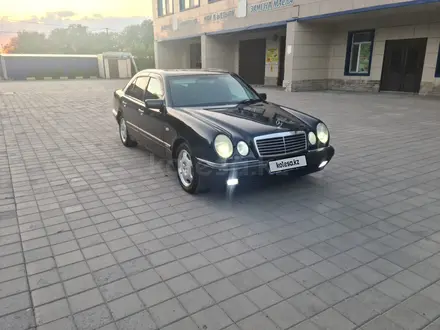 Mercedes-Benz E 320 1998 года за 3 200 000 тг. в Темиртау