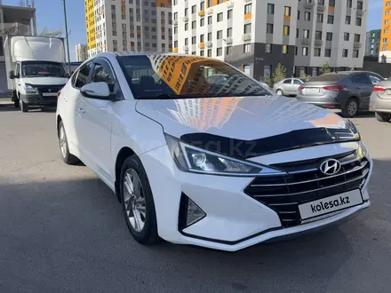 Hyundai Elantra 2019 года за 7 490 000 тг. в Астана – фото 2