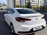 Hyundai Elantra 2019 годаfor7 490 000 тг. в Астана – фото 5