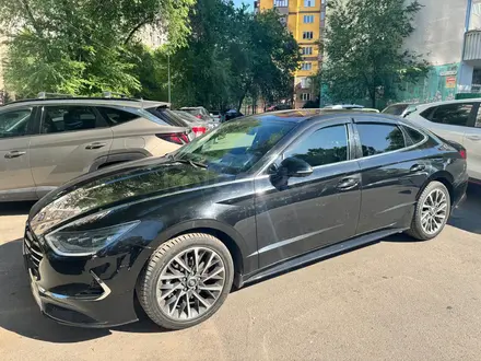Hyundai Sonata 2021 года за 10 500 000 тг. в Алматы – фото 2