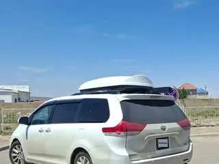 Toyota Sienna, 2013