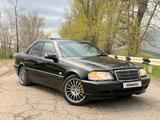 Mercedes-Benz C 240 1998 года за 2 900 000 тг. в Алматы