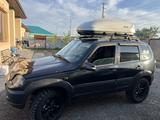 Chevrolet Niva 2007 года за 1 800 000 тг. в Атырау – фото 2