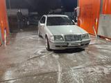 Mercedes-Benz C 180 1998 годаүшін2 100 000 тг. в Астана – фото 2