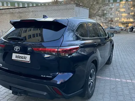 Toyota Highlander 2021 года за 17 600 000 тг. в Актобе – фото 3