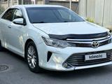 Toyota Camry 2015 года за 9 500 000 тг. в Алматы – фото 2
