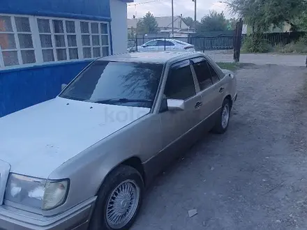 Mercedes-Benz E 260 1989 года за 850 000 тг. в Талдыкорган – фото 2