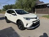 Toyota RAV4 2018 года за 7 999 999 тг. в Алматы – фото 3
