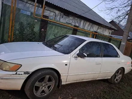 Toyota Camry 2000 года за 3 200 000 тг. в Алматы – фото 3